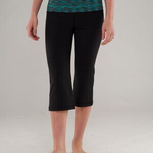 LULULEMON Black Groove Capri’s Cropped Yoga Pants Leggings Size 4